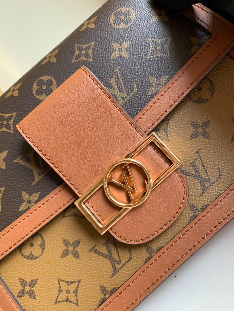 M44391 LV BIFACE 手袋 2019年早春郵差包 LV Monogram帆布女包 LV達芙妮