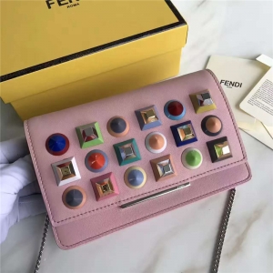 FENDI ҵ СţƤɫTᔰ 朗l  ѻ
