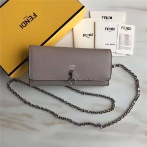 Fendi ҵ 0252 СţƤ ̖LƤA ٭h(hun) ɲж朗l玧
