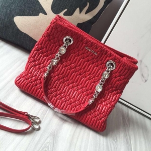 Miumiu پW(wng) 2017¿@ʯ朰ƤŮ