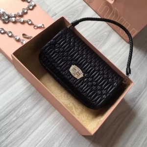 Miumiu 2017پW(wng)¿Ů (jng)@ʯ朗l б