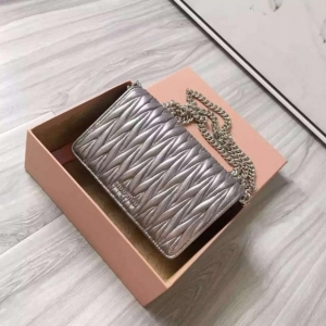 Miumiuް Miumiu2017پW(wng)Ů¿