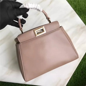 2590 FENDI ҵ ܛƤ ɂȴ  