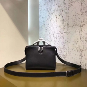 6238 FENDI ҵ L СţƤ ʿ б ɫ