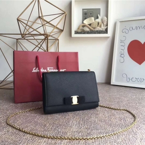 22B558 Ferragamo Ľ  Vara Y w朗l ɫ