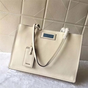 1BG122 _(d)ִ  СţƤִ PRADA ð ɫ