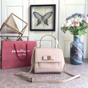 21F570 FerragamoƸĽ ± VaraY С̖ w 