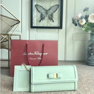 22D154 FerragamoĽ VaraY(ji) ƼyţƤ wʽX ɫ