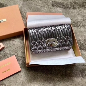 5MH015 MIUMIU ¿ ܛţƤ  ࿨λXA ɫ