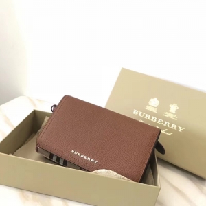 BurBerry͌ ƴɫǰw Ry ְXð ɫƴt