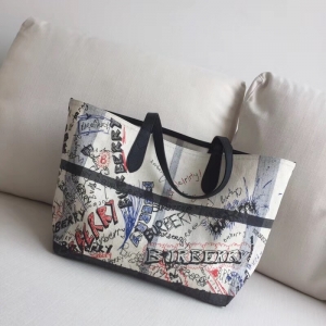 Burberry͌  Ϳfӡ  Canvas y pُ ɫ