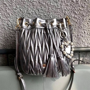 5BE014 MIUMIU ¿ BUCKET BAG Ƥް Ͱΰ ɫ