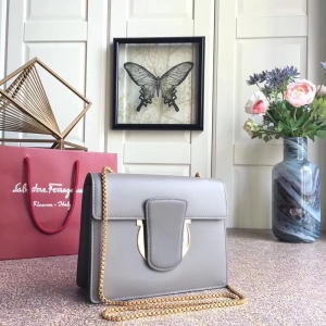 21F893 Ferragamoְ h ƸĽŮ СţƤ ̖ w朗l {