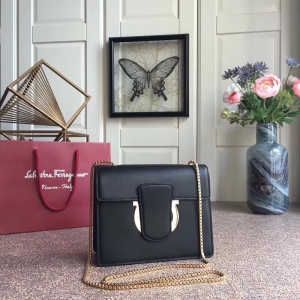 21F893 Ferragamoְ h ƸĽŮ СţƤ ̖ w朗l ɫ