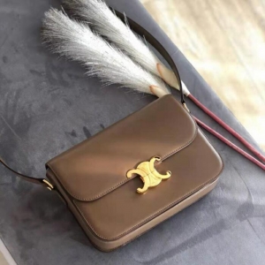 Celine ِŮ Triompheϵ pCS~i ̖ ɫ