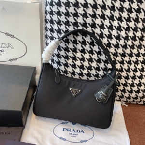 1NE515 Prada Re-Edition 2000 ִ _° ɫ