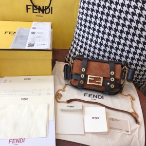8BR778 FENDIҵ ɫƤС̖(ho)ɫƤｉμ Fendi