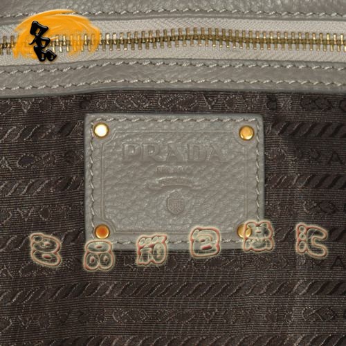 8612 Prada熱銷1:1品質(zhì)女包 普拉達(dá)經(jīng)典牛皮手提包 Prada肩包 黑配灰色