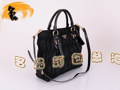 BN1618 普拉達防水尼龍帆布女士斜挎包 Prada手提包 最新款褶皺系列女包 黑色