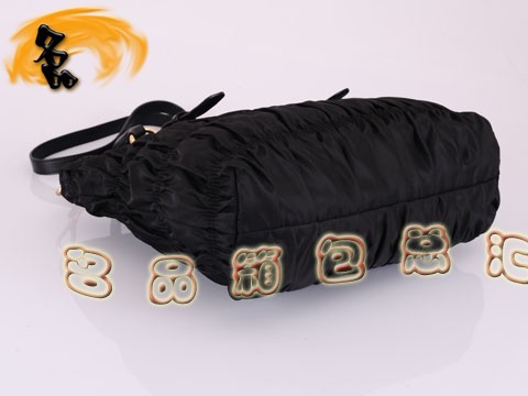 BN1618 普拉達防水尼龍帆布女士斜挎包 Prada手提包 最新款褶皺系列女包 黑色