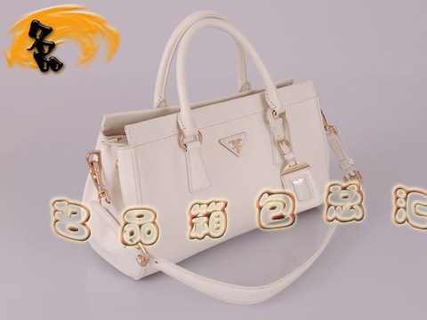 BN1849 Prada斜挎包 最新款時尚女士休閑包 十字紋進口牛皮女包 普拉達手提包 白色