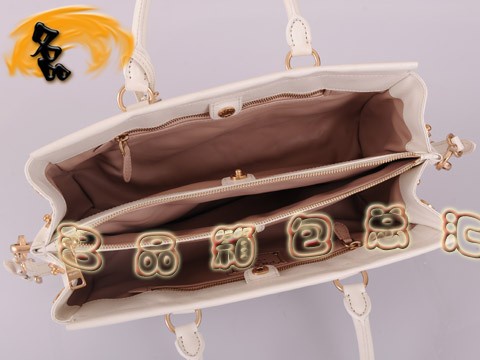 BN1849 Prada斜挎包 最新款時尚女士休閑包 十字紋進口牛皮女包 普拉達手提包 白色