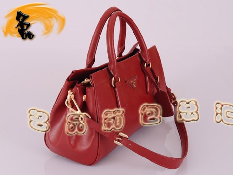 BN1849 Prada斜挎包 最新款時尚女士休閑包 十字紋進口牛皮女包 普拉達手提包 紅色