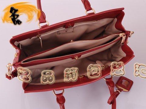 BN1849 Prada斜挎包 最新款時尚女士休閑包 十字紋進口牛皮女包 普拉達手提包 紅色