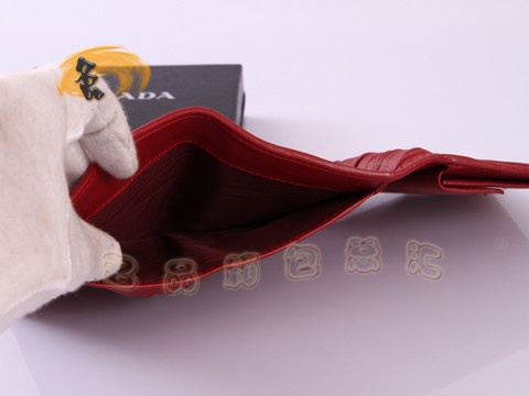 1M0176 Prada最新款羊皮褶皺三折錢包 Prada錢包 普拉達錢夾 Prada女包 紅色