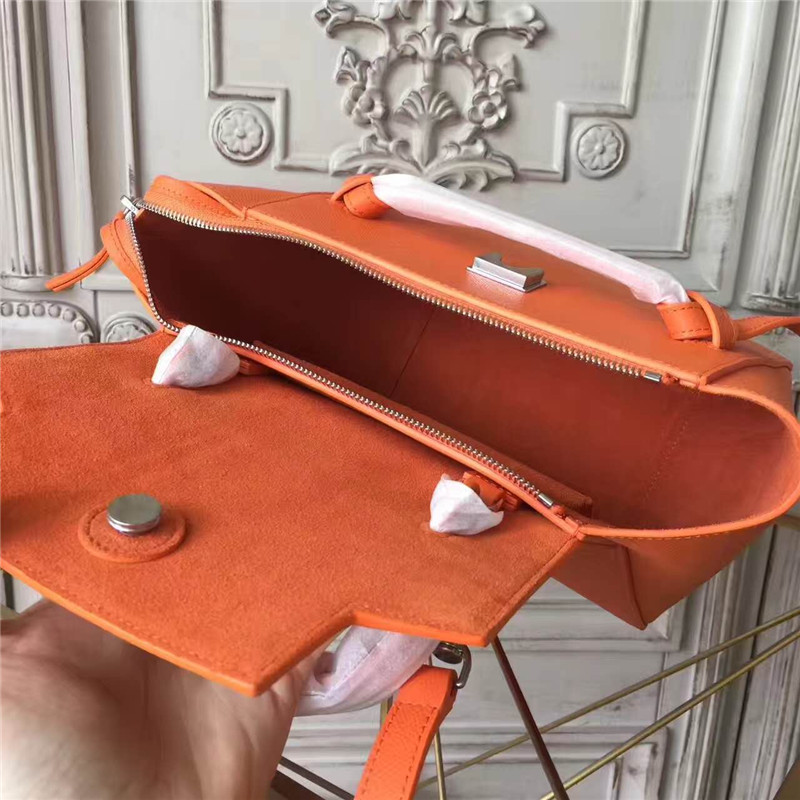 Celine賽琳 2017新款 Celine鯰魚包 光滑牛皮 流蘇裝飾鯰魚手提包 橙色