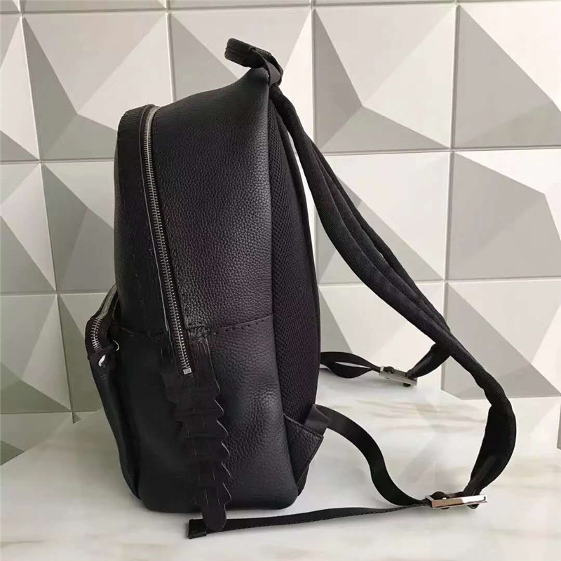 FENDI 芬迪 013S 新款經(jīng)典優(yōu)質(zhì)柔軟小牛皮雙肩背包 黑色