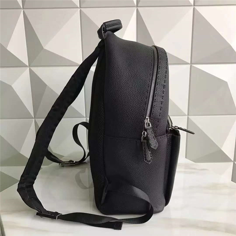 FENDI 芬迪 013S 新款經(jīng)典優(yōu)質(zhì)柔軟小牛皮雙肩背包 黑色