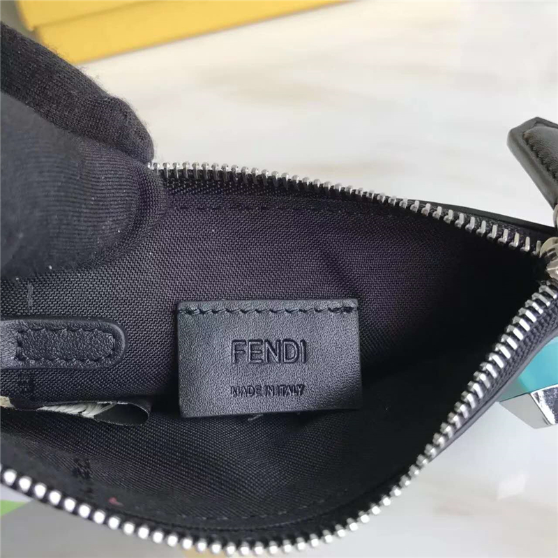 FENDI 芬迪 1513 2017新款女士皮質(zhì)鉚釘裝飾短款拉鏈零錢包 黑色