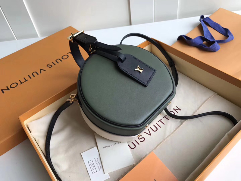 LV小圓包