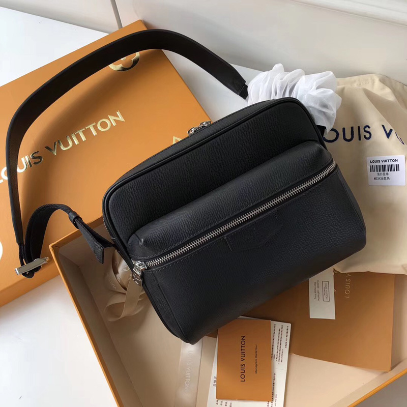 M33435 LV Outdoor 小號郵差包 Taiga皮革男包 LV男士郵差包 黑色