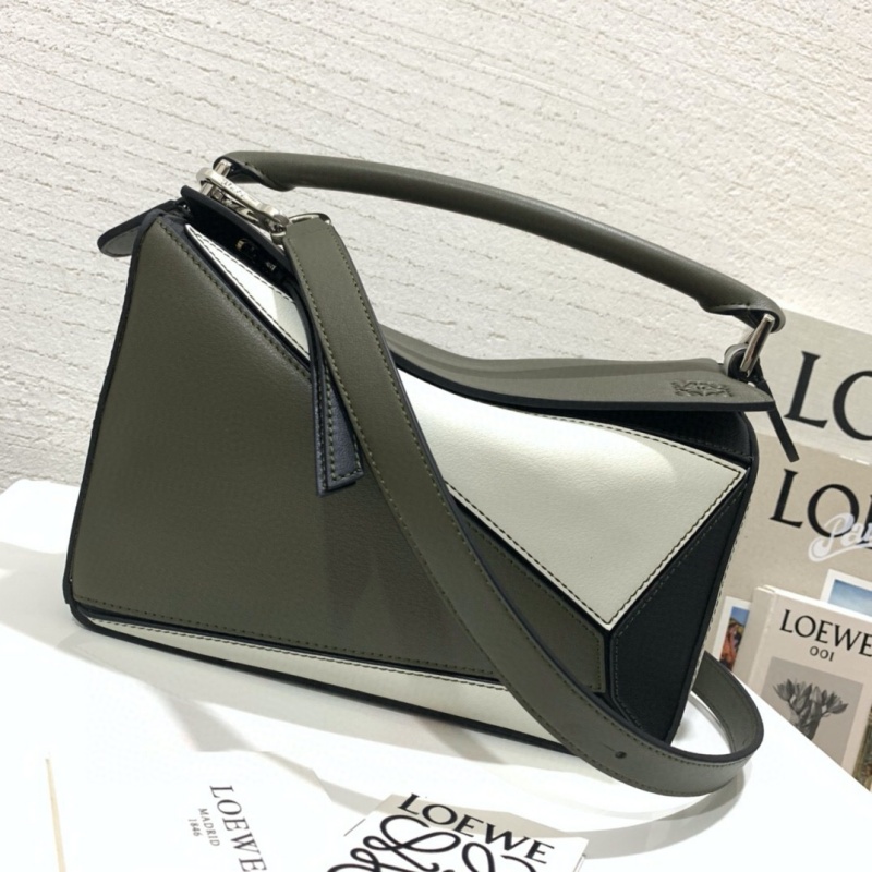 322 LOEWE羅意威 Puzzle Bag 羅意威幾何包 軍綠配白色