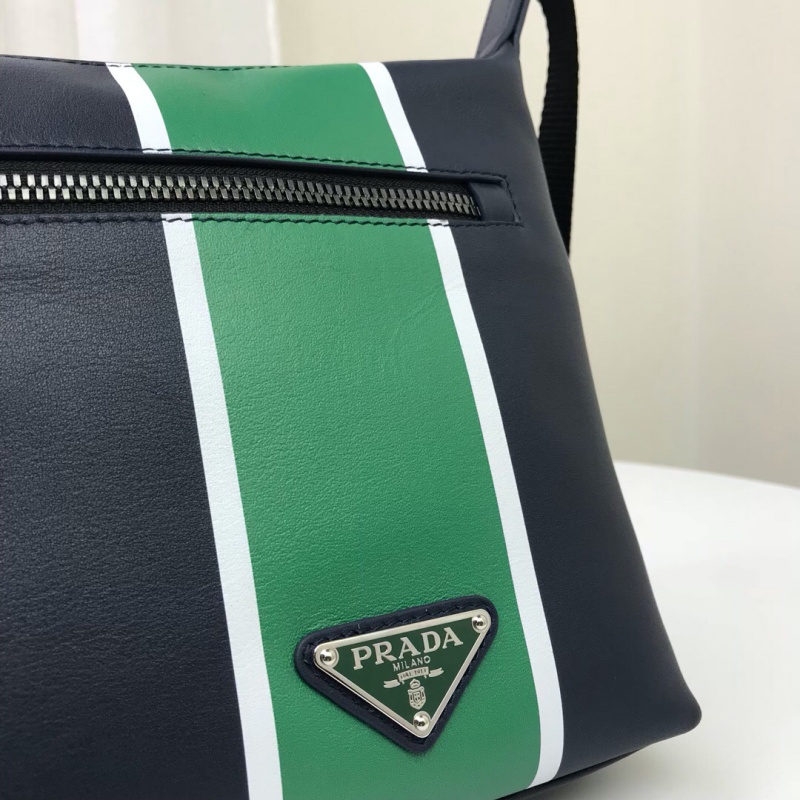 2VH043 Prada普拉達皮革斜挎包 Prada郵差包 黑配藍