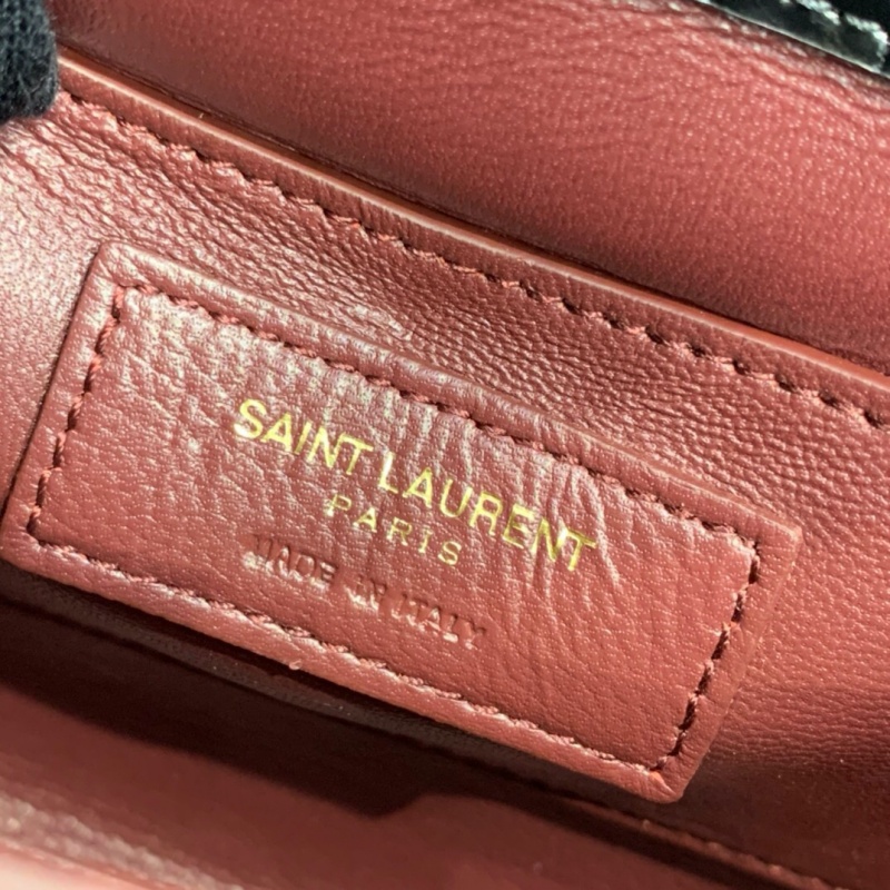 602716 YSL圣羅蘭 CASSANDRA迷你鱷魚紋壓印亮面皮革手提包 黑色