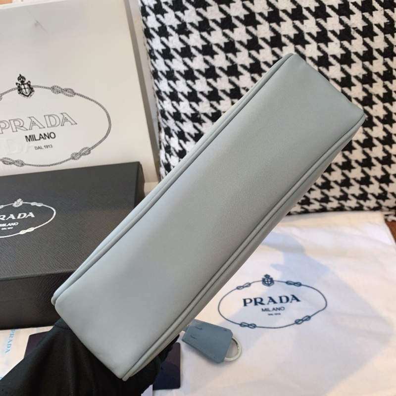 1NE515 Prada Re-Edition 2000 尼龍迷你手袋 普拉達半月包 藍色