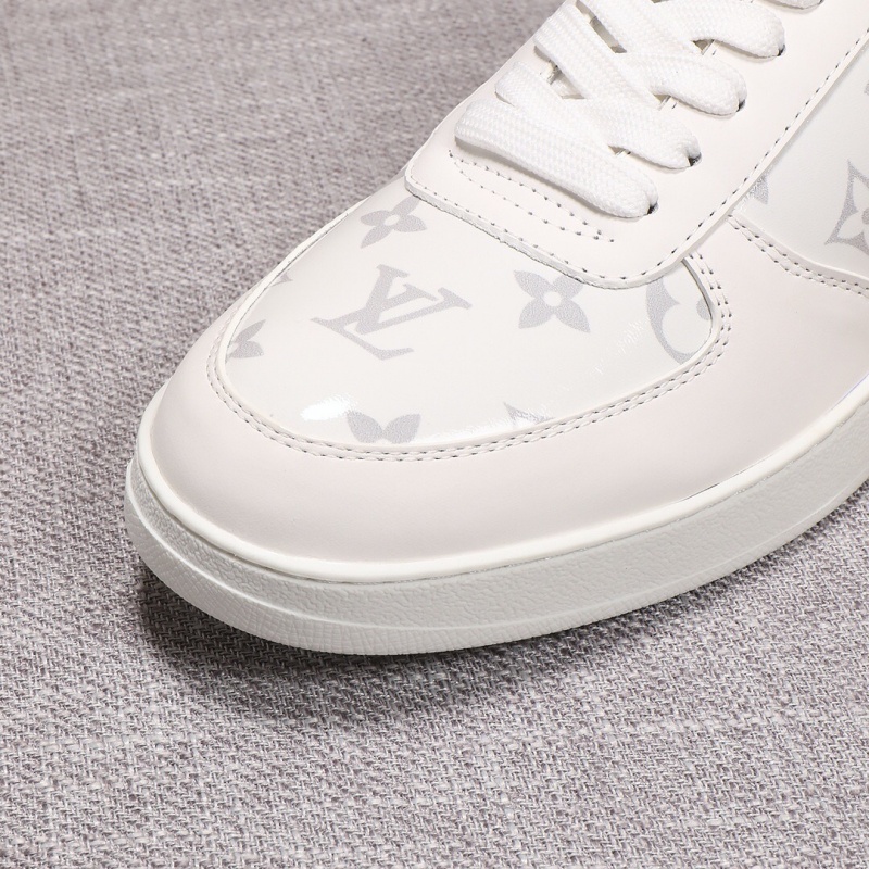 1A5HW5 LV Rivoli 運(yùn)動(dòng)鞋 小牛皮配Monogram帆布男鞋 LV板鞋 白色