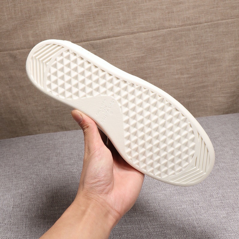 1A5HW5 LV Rivoli 運動鞋 小牛皮配Monogram帆布男鞋 LV板鞋 白色