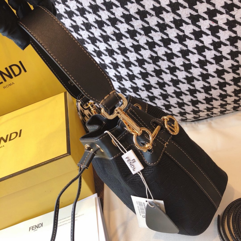8BS010 Fendi Mon Tresor小號水桶手袋 芬迪迷你水桶包 黑色
