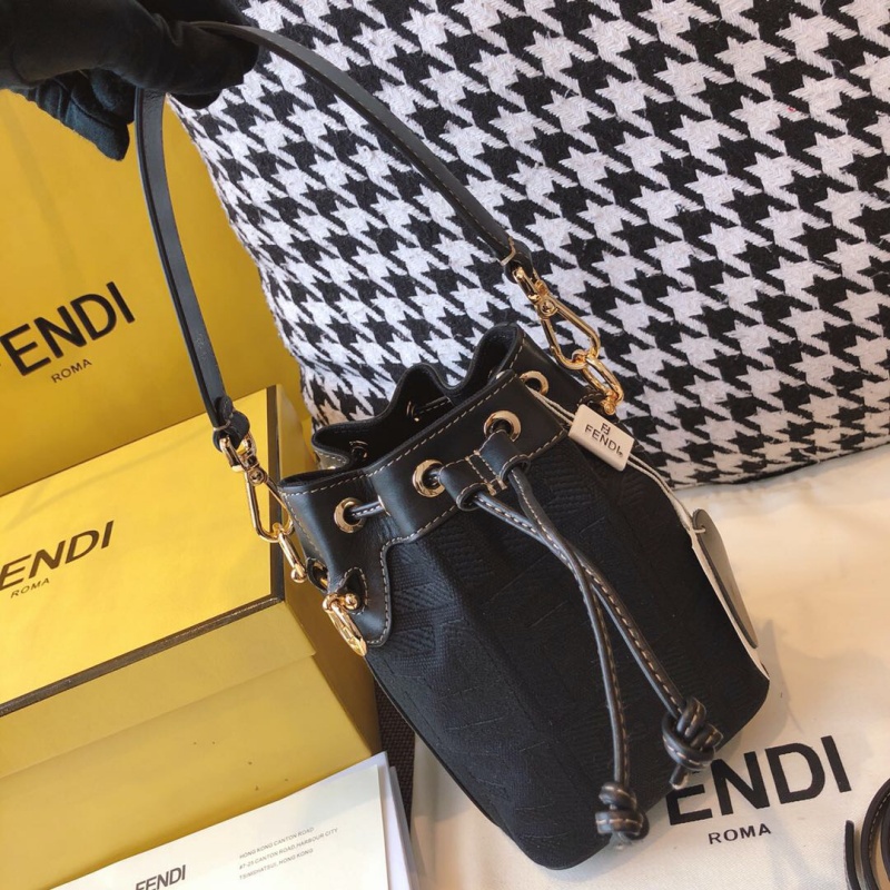 8BS010 Fendi Mon Tresor小號水桶手袋 芬迪迷你水桶包 黑色