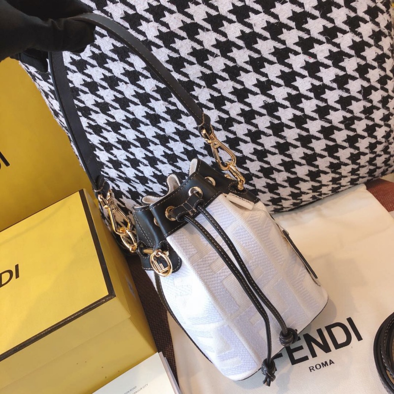 8BS010 Fendi Mon Tresor小號水桶手袋 芬迪迷你水桶包 白色