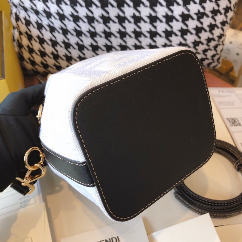 8BS010 Fendi Mon Tresor小號水桶手袋 芬迪迷你水桶包 白色