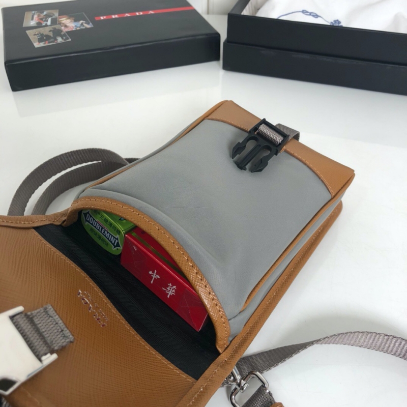 2ZH109 Prada 尼龍和Saffiano 皮革手機(jī)包 普拉達(dá)手機(jī)包 焦糖色