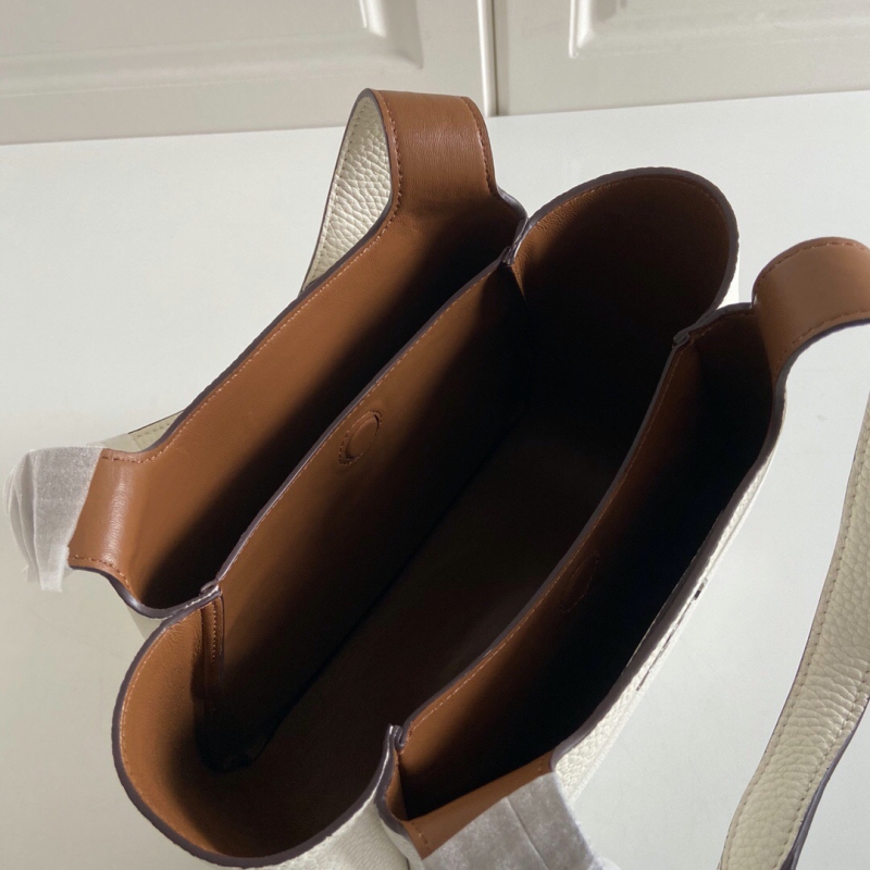 1BG335 Prada皮革手提包 普拉達托特包菜籃子 白色