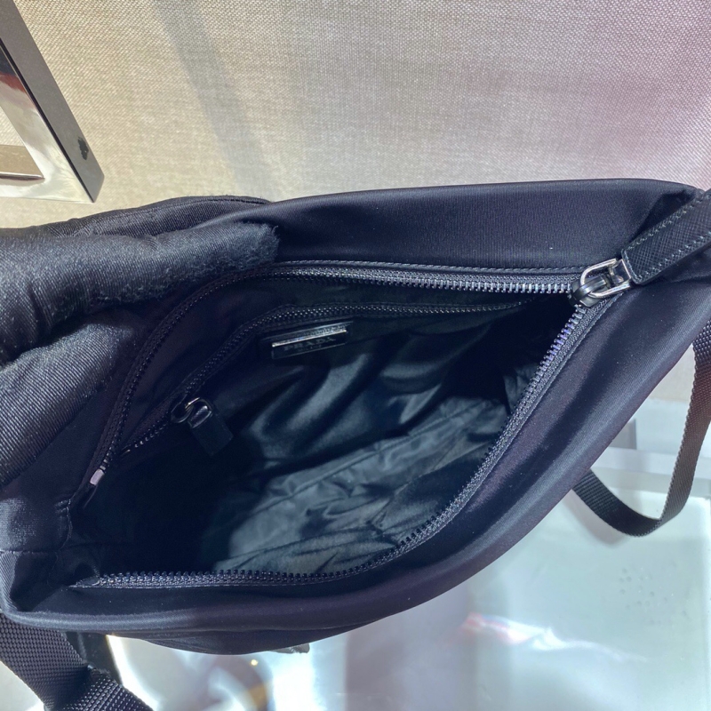 2VH055 Prada普拉達尼龍斜挎包 Prada男士郵差包