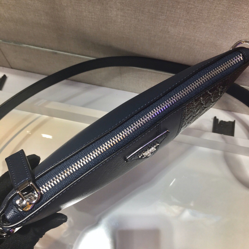 2VH089 Prada普拉達 Saffiano 斜挎包 鱷魚紋飾邊郵差包 藍色