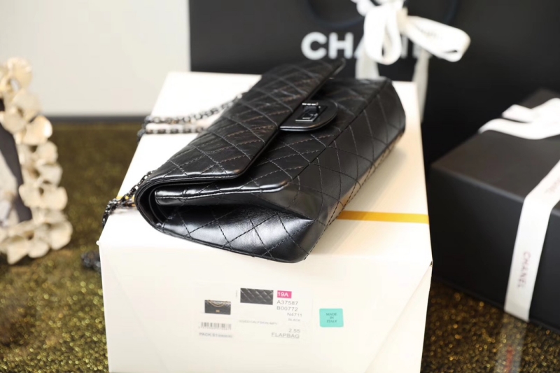A37587 香奈兒Chanel2.55經(jīng)典款復(fù)古小牛皮與黑色金屬 小號黑色